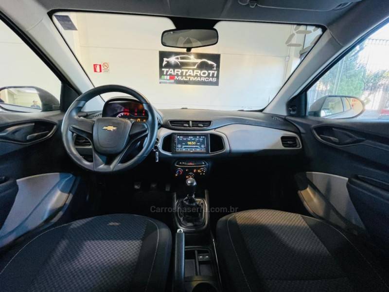 CHEVROLET - ONIX - 2018/2019 - Prata - R$ 54.990,00