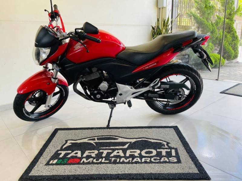 HONDA - CB 300R - 2010/2011 - Vermelha - R$ 13.990,00