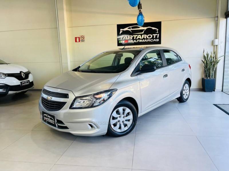 CHEVROLET - ONIX - 2018/2019 - Prata - R$ 54.990,00
