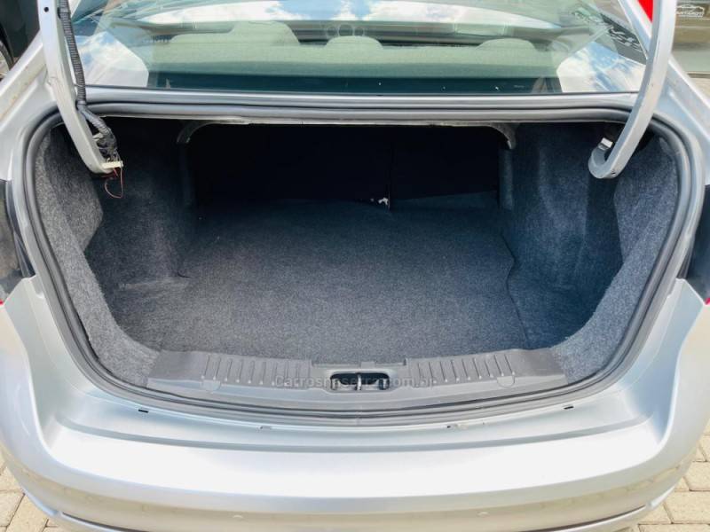 FORD - FIESTA - 2015/2015 - Prata - R$ 47.990,00