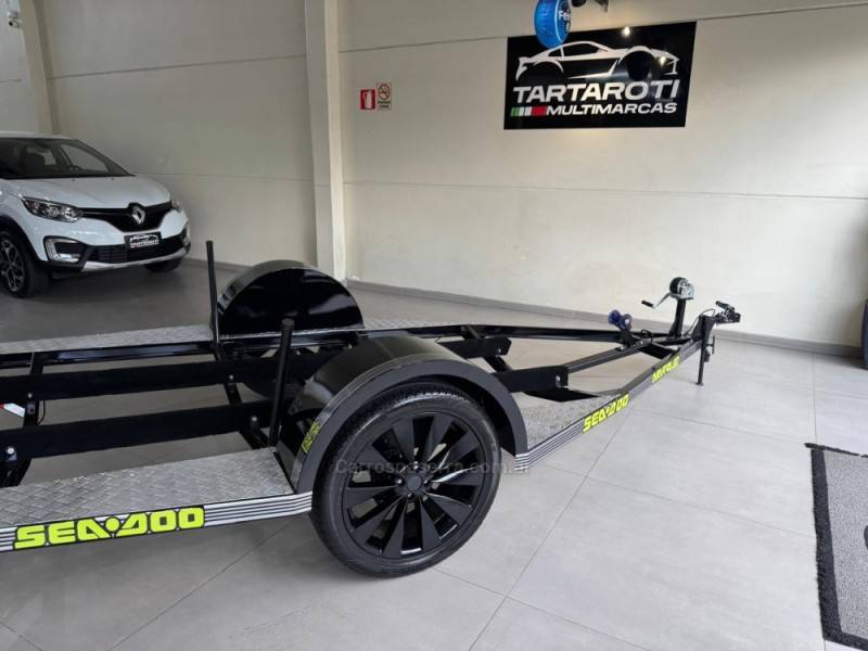 REBOQUES - FEDERAL JET - 2025/2025 - Preta - R$ 16.990,00