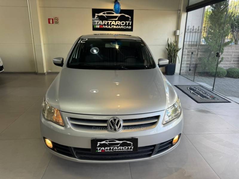 VOLKSWAGEN - VOYAGE - 2011/2012 - Prata - R$ 31.990,00