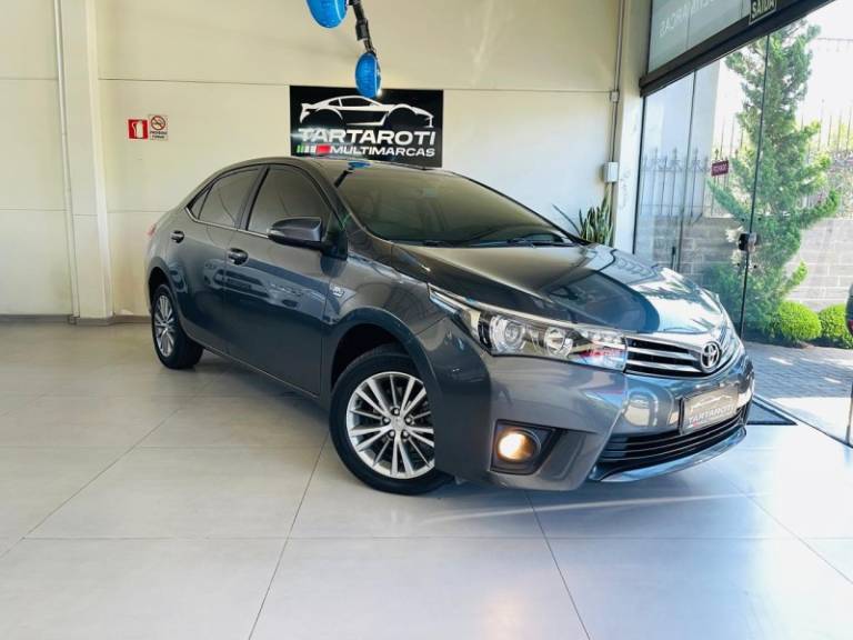 TOYOTA - COROLLA - 2015/2015 - Cinza - R$ 88.990,00