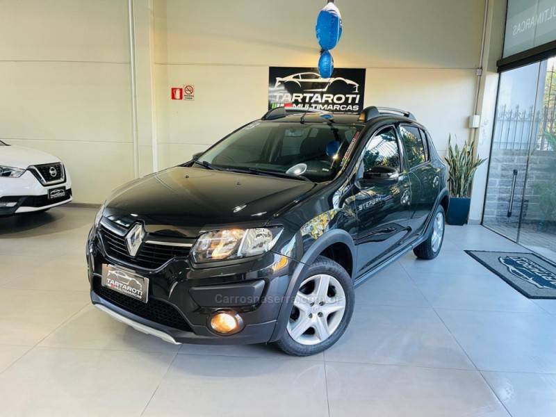 RENAULT - SANDERO - 2018/2019 - Preta - R$ 57.990,00