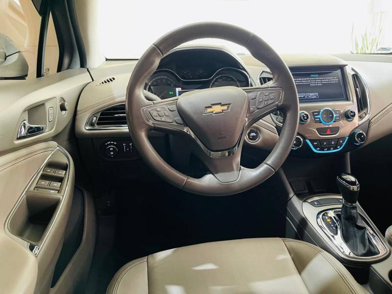 CHEVROLET - CRUZE - 2017/2018 - Prata - R$ 92.990,00