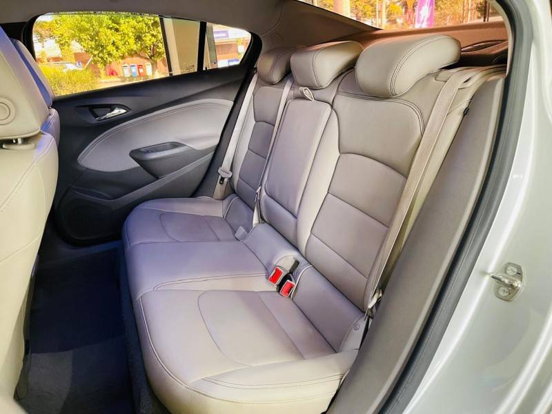 CHEVROLET - CRUZE - 2017/2018 - Prata - R$ 92.990,00