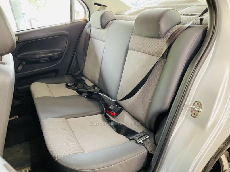 VOLKSWAGEN - VOYAGE - 2011/2012 - Prata - R$ 31.990,00