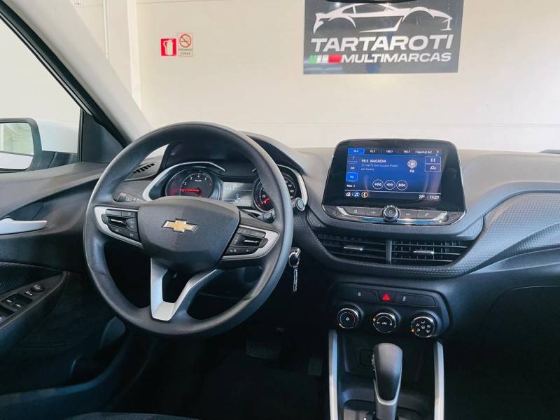 CHEVROLET - ONIX - 2021/2022 - Branca - R$ 77.990,00