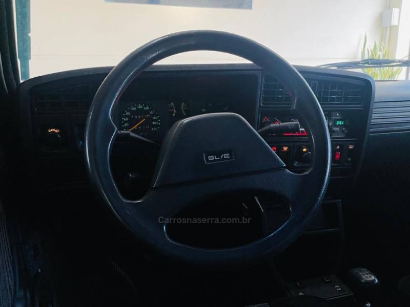 CHEVROLET - MONZA - 1991/1992 - Prata - R$ 17.990,00