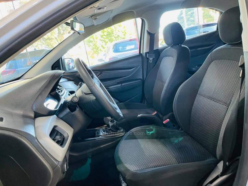 CHEVROLET - ONIX - 2018/2019 - Prata - R$ 54.990,00