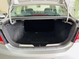 VOLKSWAGEN - VOYAGE - 2011/2012 - Prata - R$ 31.990,00