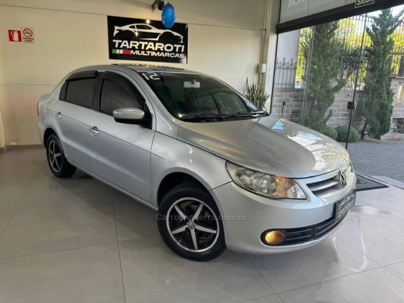 VOLKSWAGEN - VOYAGE - 2011/2012 - Prata - R$ 31.990,00