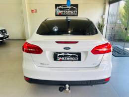 FORD - FOCUS - 2016/2016 - Branca - R$ 58.990,00
