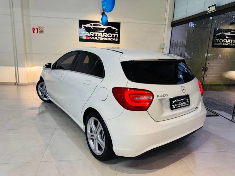 MERCEDES-BENZ - A 200 - 2015/2015 - Branca - R$ 93.990,00
