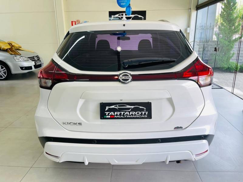 NISSAN - KICKS - 2022/2022 - Branca - R$ 104.990,00