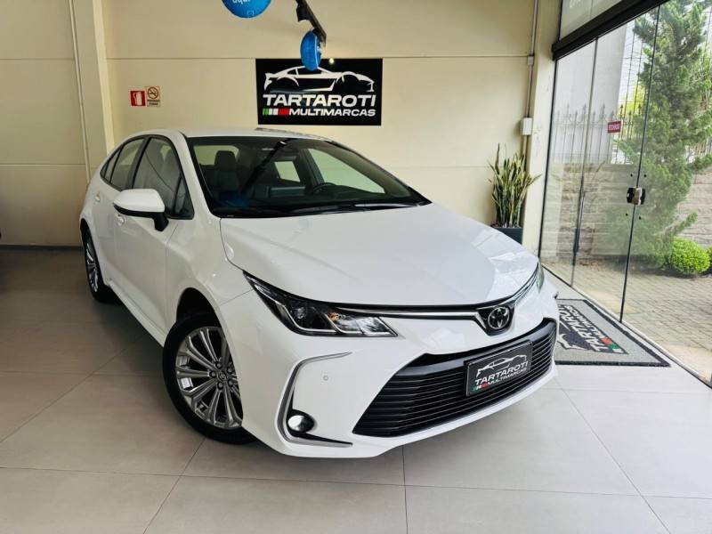 TOYOTA - COROLLA - 2023/2023 - Branca - R$ 132.990,00