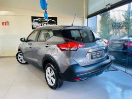NISSAN - KICKS - 2020/2021 - Cinza - R$ 88.990,00