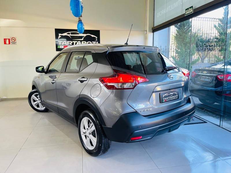 NISSAN - KICKS - 2020/2021 - Cinza - R$ 88.990,00