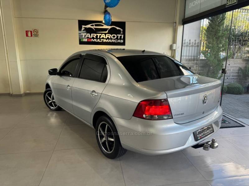 VOLKSWAGEN - VOYAGE - 2011/2012 - Prata - R$ 31.990,00