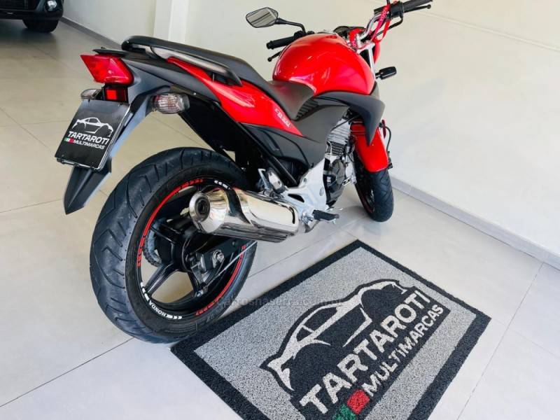 HONDA - CB 300R - 2010/2011 - Vermelha - R$ 13.990,00