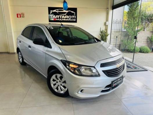 CHEVROLET - ONIX - 2018/2019 - Prata - R$ 54.990,00