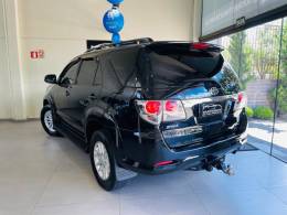 TOYOTA - HILUX SW4 - 2011/2012 - Preta - R$ 135.990,00