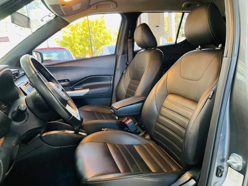 NISSAN - KICKS - 2018/2019 - Cinza - R$ 87.990,00