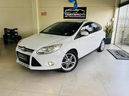 FORD - FOCUS - 2014/2015 - Branca - R$ 55.990,00