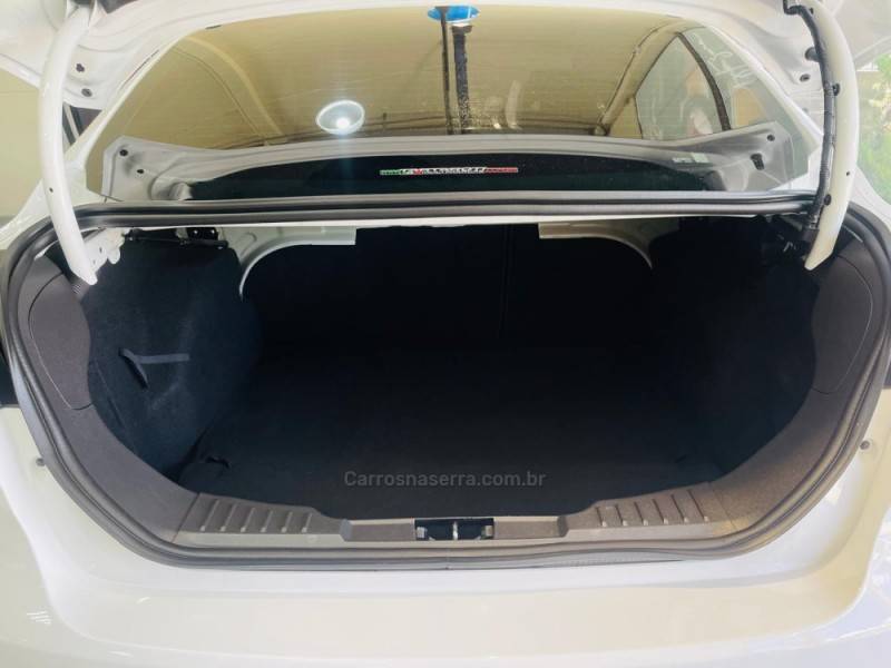 FORD - FOCUS - 2016/2016 - Branca - R$ 58.990,00