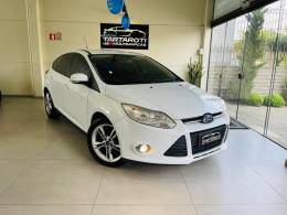 FORD - FOCUS - 2014/2015 - Branca - R$ 55.990,00