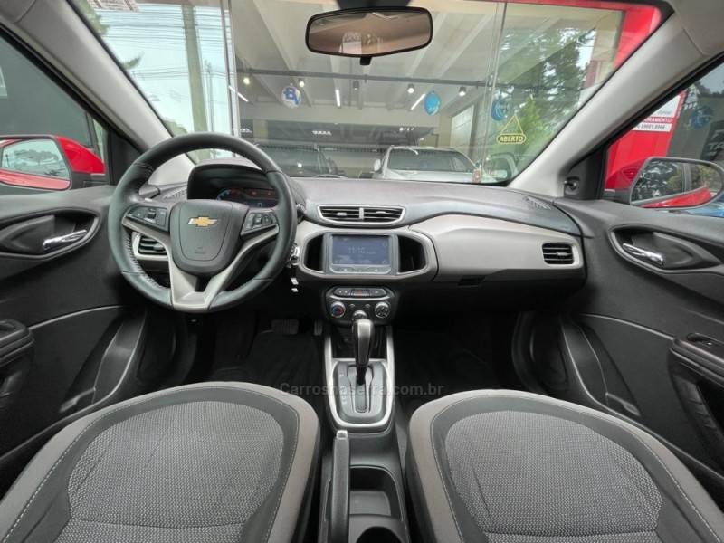 CHEVROLET - PRISMA - 2015/2016 - Vermelha - R$ 57.990,00