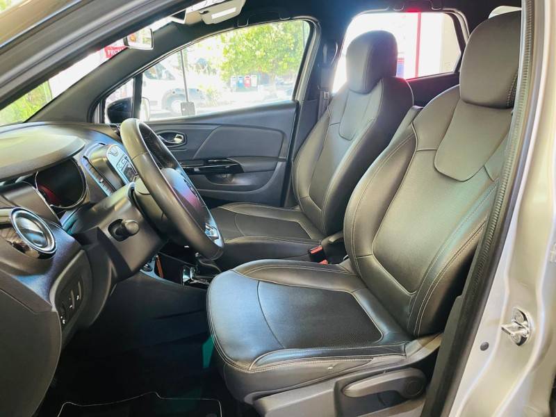 RENAULT - CAPTUR - 2020/2021 - Prata - R$ 81.990,00