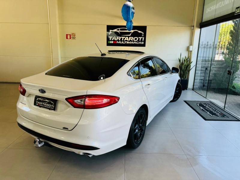 FORD - FUSION - 2015/2016 - Branca - R$ 77.990,00