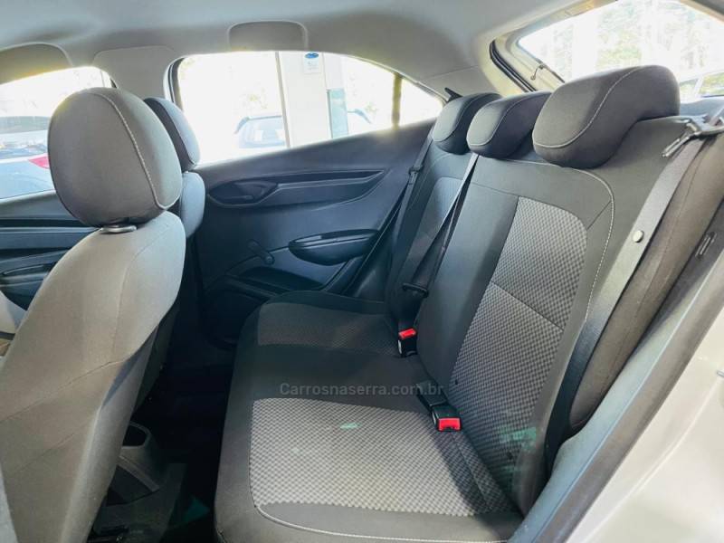 CHEVROLET - ONIX - 2018/2019 - Prata - R$ 54.990,00