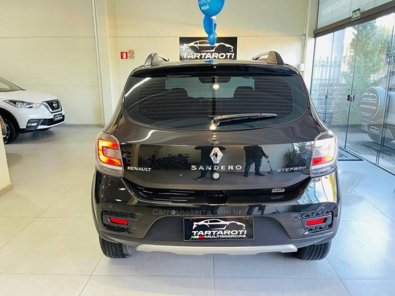 RENAULT - SANDERO - 2018/2019 - Preta - R$ 57.990,00