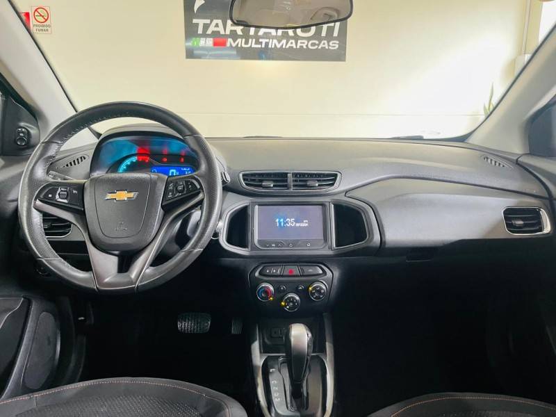 CHEVROLET - ONIX - 2014/2015 - Vermelha - R$ 57.990,00