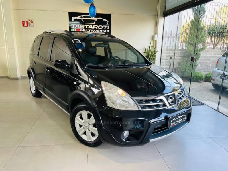 NISSAN - LIVINA - 2012/2013 - Preta - R$ 40.990,00