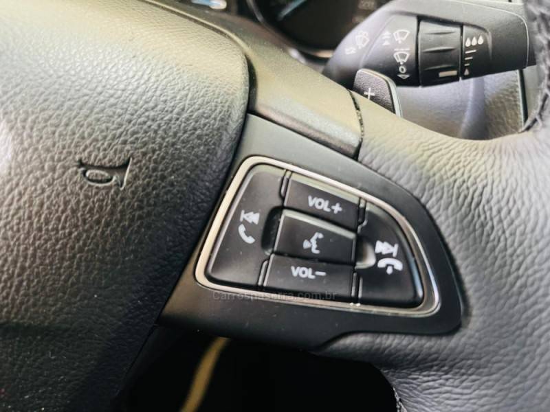 FORD - FOCUS - 2016/2016 - Branca - R$ 58.990,00