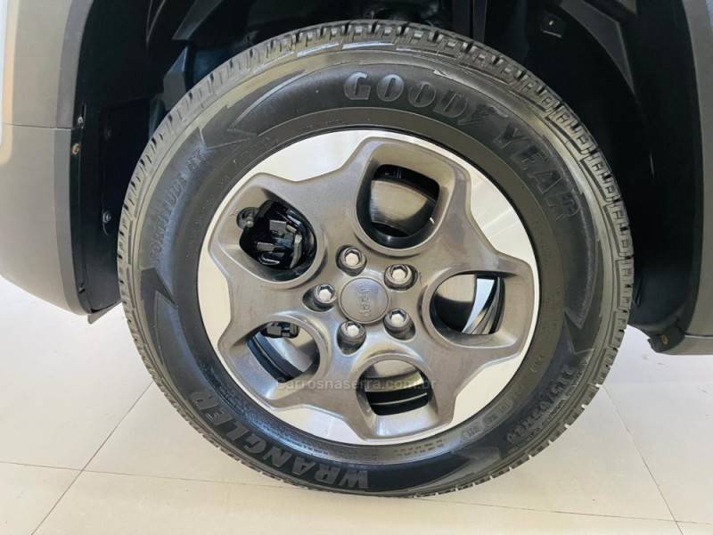 JEEP - RENEGADE - 2018/2019 - Branca - R$ 75.990,00