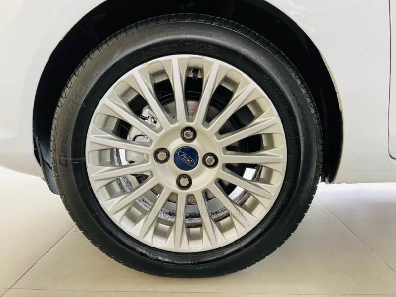 FORD - FIESTA - 2014/2015 - Branca - R$ 47.990,00