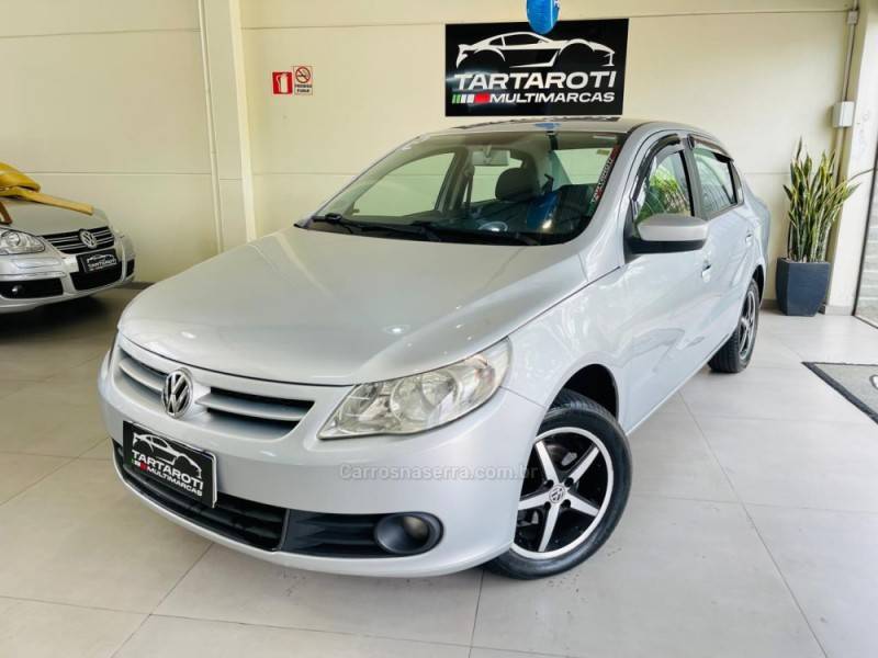 VOLKSWAGEN - VOYAGE - 2011/2012 - Prata - R$ 31.990,00