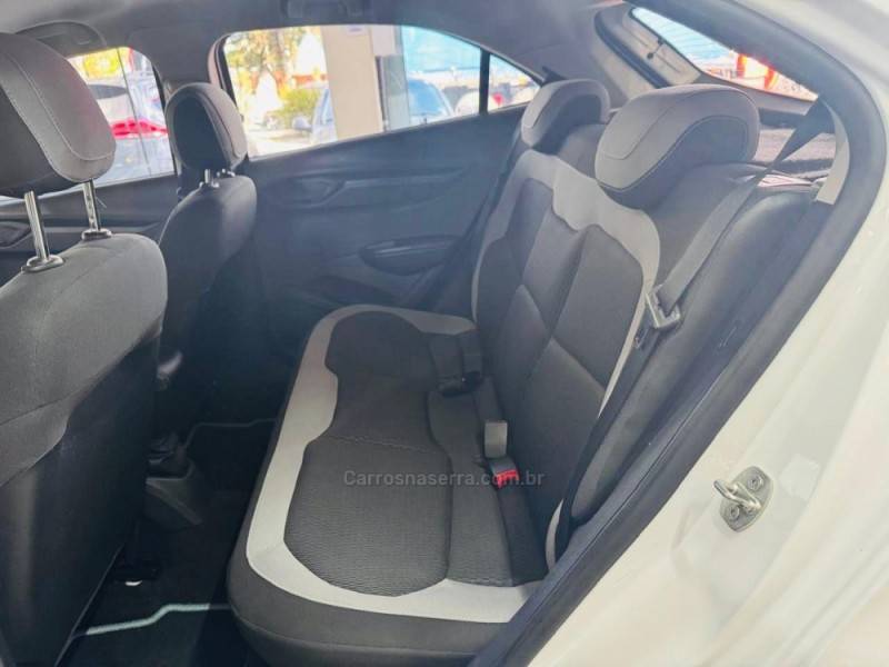 CHEVROLET - ONIX - 2015/2016 - Branca - R$ 48.990,00