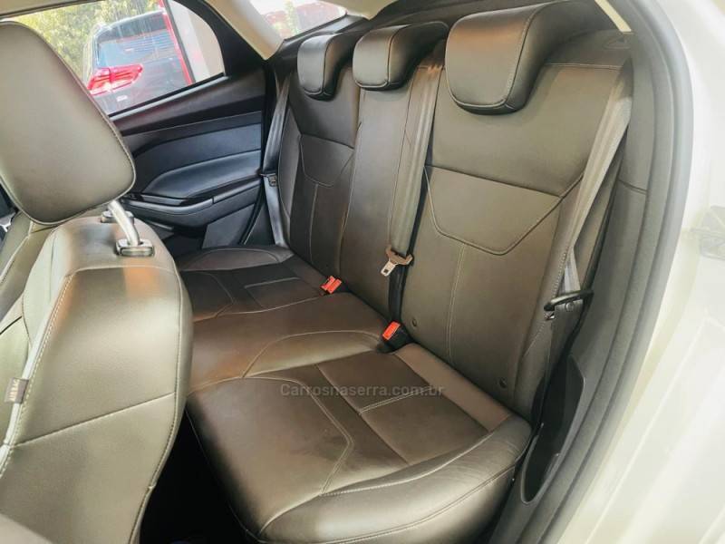 FORD - FOCUS - 2016/2016 - Branca - R$ 58.990,00