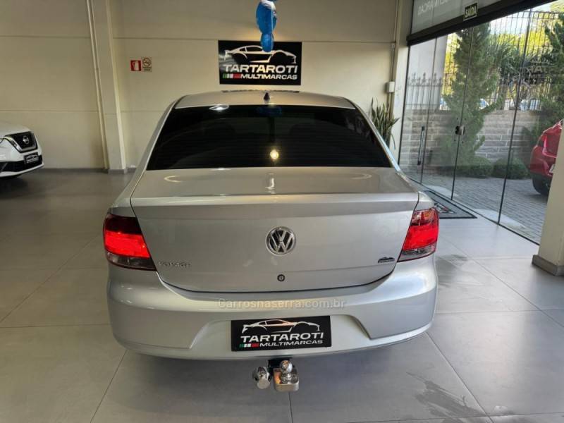 VOLKSWAGEN - VOYAGE - 2011/2012 - Prata - R$ 31.990,00