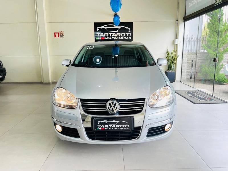 VOLKSWAGEN - JETTA - 2010/2010 - Prata - R$ 52.990,00