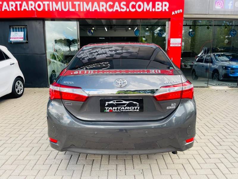 TOYOTA - COROLLA - 2015/2015 - Cinza - R$ 88.990,00