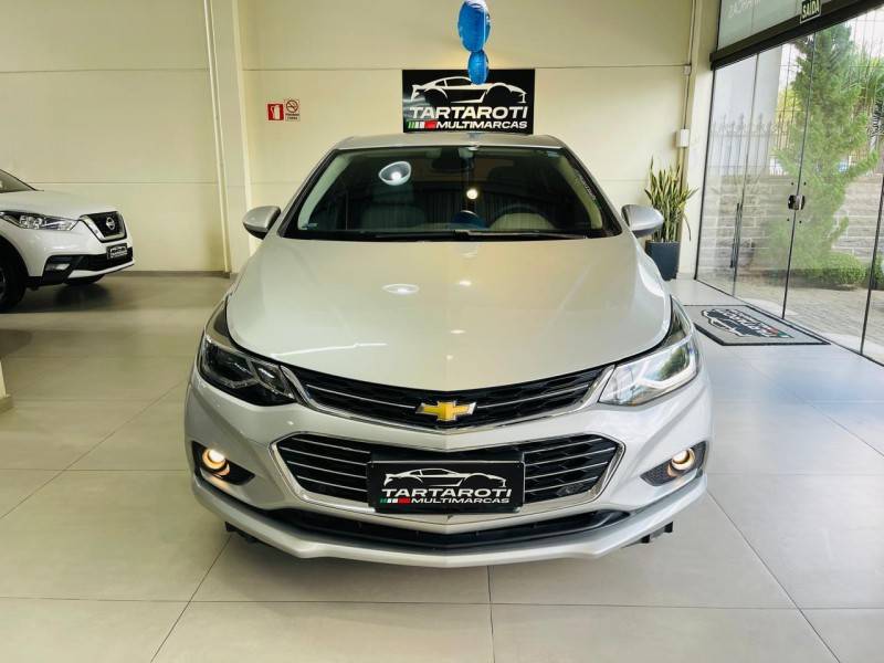 CHEVROLET - CRUZE - 2017/2018 - Prata - R$ 92.990,00