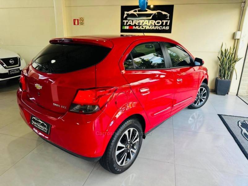 CHEVROLET - ONIX - 2014/2015 - Vermelha - R$ 56.990,00
