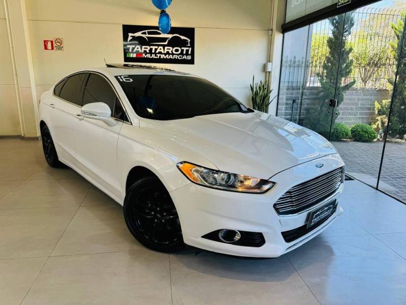 FORD - FUSION - 2015/2016 - Branca - R$ 77.990,00