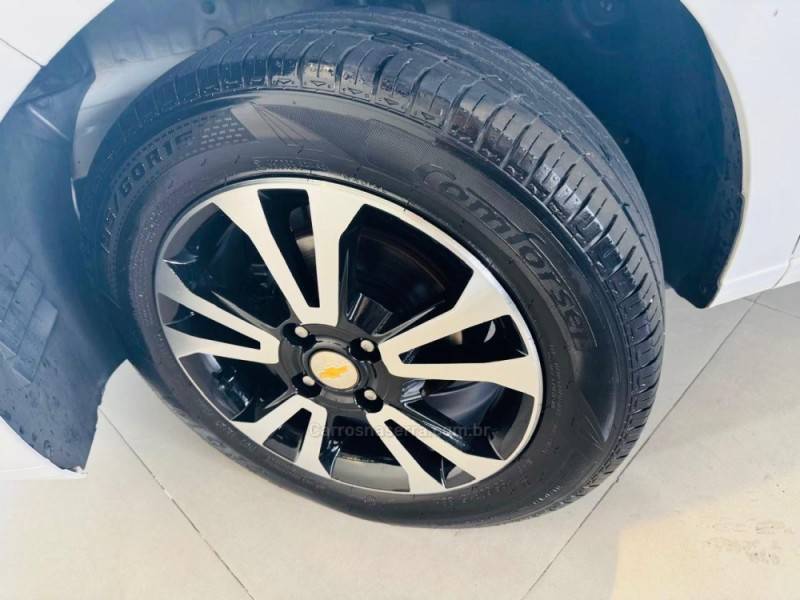 CHEVROLET - ONIX - 2015/2016 - Branca - R$ 48.990,00
